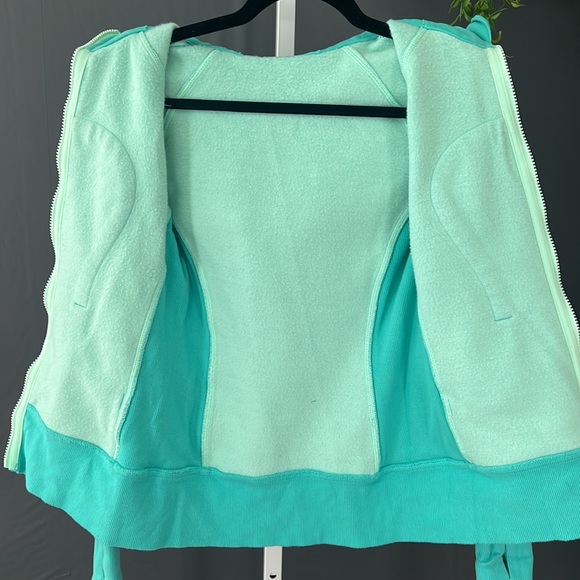 Lululemon athletica. Like new. Excellent condition - Picture 16 of 16